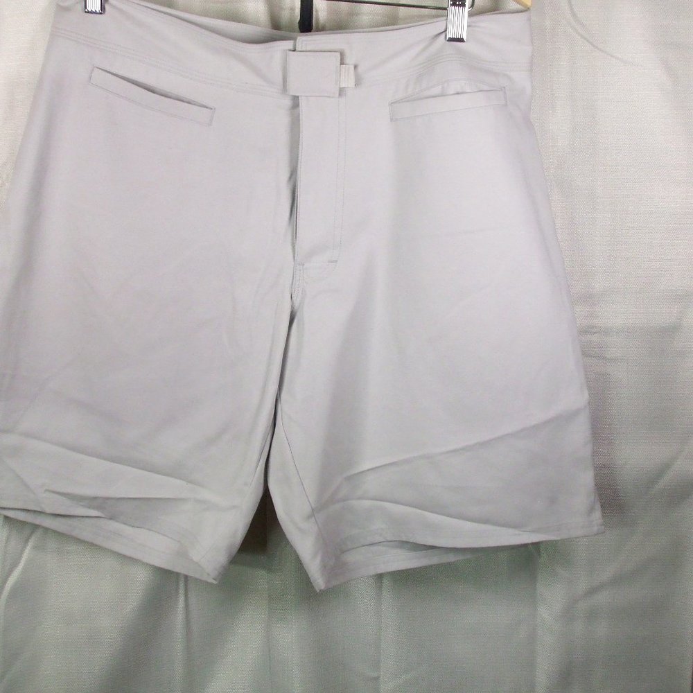 Patagonia Women’s Light Khaki Hiking Outdoor Shorts 9” Size 12 Waist 34 inches